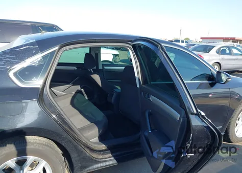 2017 Volkswagen Passat 1.8T S из США, поврежденный, VIN 1VWAT7A33HC085484